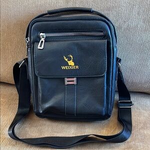 WEIXIER Black Soft‎ Leather MENS Crossbody Bag LIKE NEW CONDITION